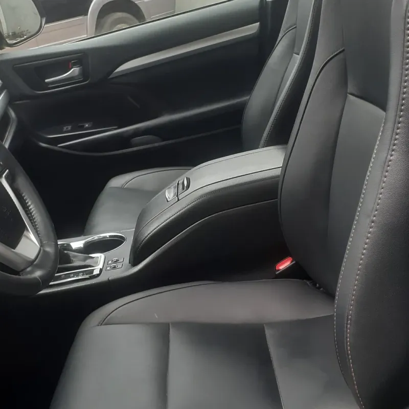 Thumbnail 3 of 2019 Toyota Highlander